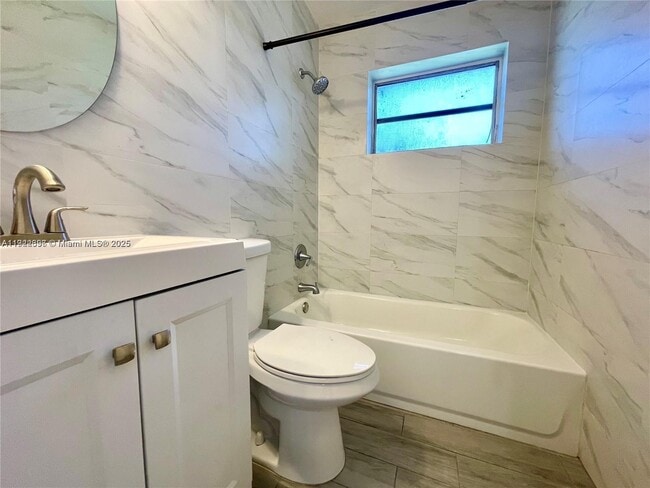 Photo - 213 SW 10th St Unit 0