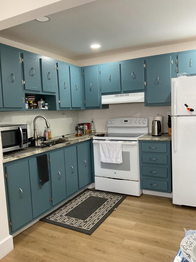 Photo - 473 Capri G Unidad J