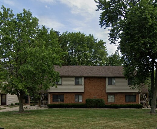 Photo - 1617 Lyndhurst W Dr Townhome