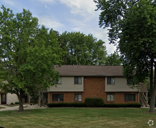 Building Photo - 1617 Lyndhurst W Dr Rental