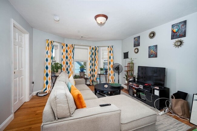 Photo - 90 Safford St Unit 3