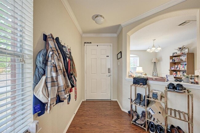 Photo - 921 Dexter Dr