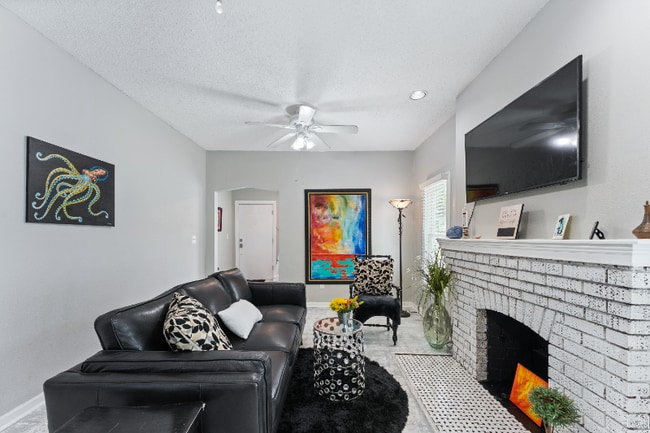 Photo - 914 8th St N