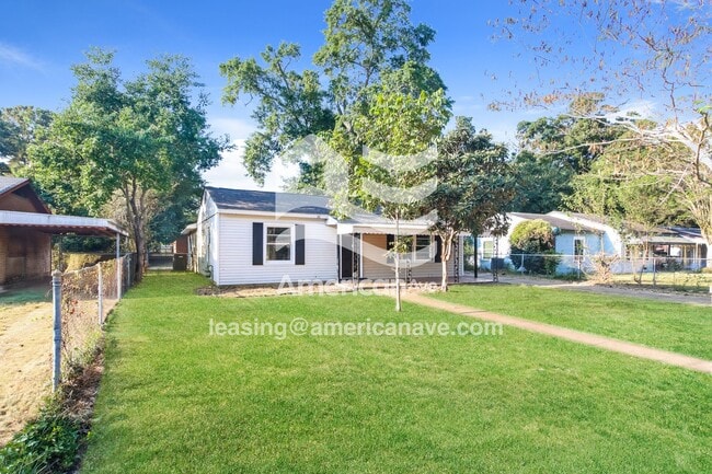 Photo - 201 25th St