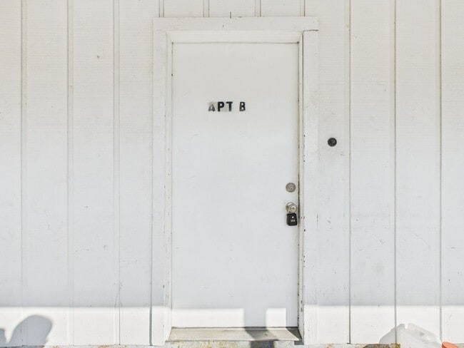 Building Photo - 321 Bellot St Unit 321 Bellot Street B