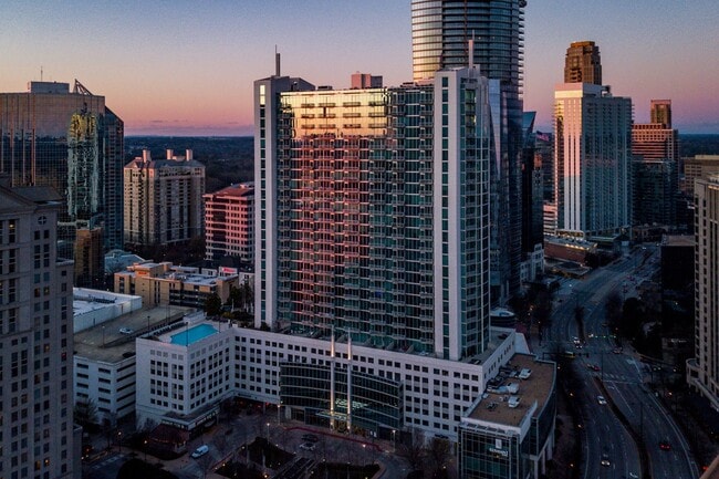 Sought After Realm Residences! - Sought After Realm Residences! Casa
