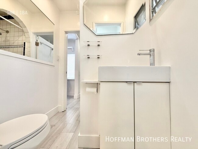 Photo - 1303 N June St Unidad 1