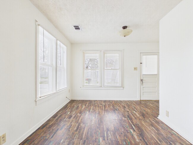 Photo - 138 Watson St