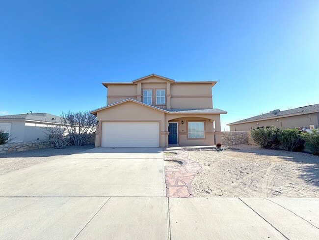 Building Photo - Gorgeous 5bed/3bath Refrig A/C with 2 Master Bedrooms!