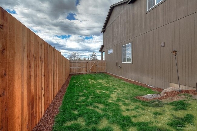 Move in ready home located on the SW side ... - Move in ready home located on the SW side ...