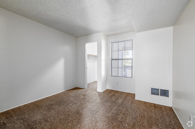 2BR, 2BA - 846SF - Bedroom