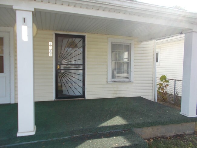 Building Photo - Spacious 1-Bedroom, 1-Bath Unit – 1,000 Sq...