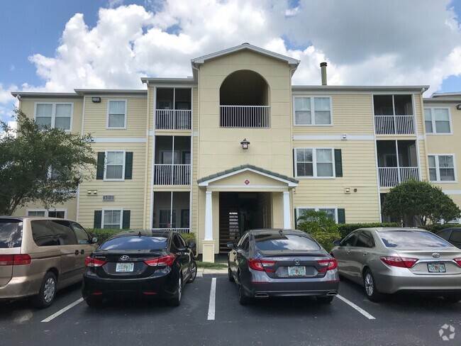 Building Photo - Come see this 2 bedroom, 2 bath, first-flo... Rental