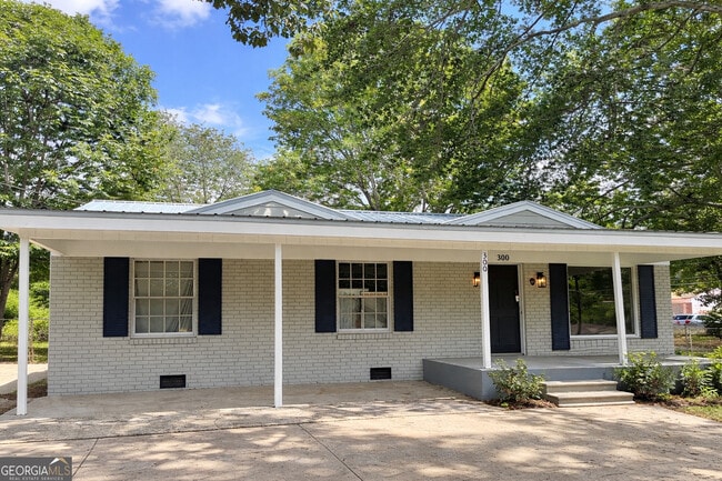 Building Photo - 300 Martin Cir