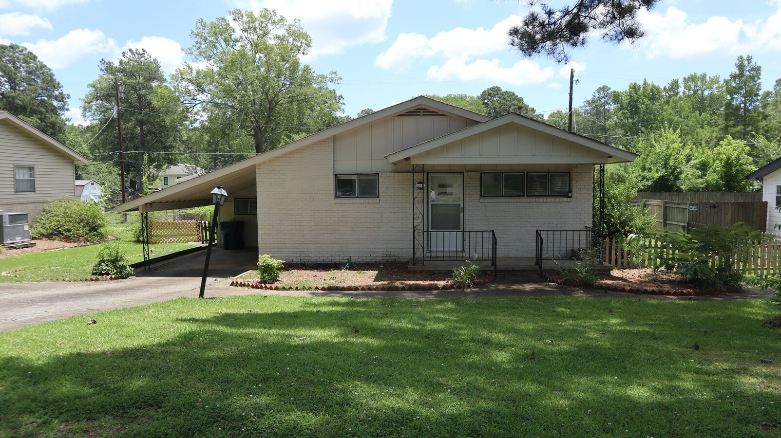 Photo - 225 Hillmoor Ln