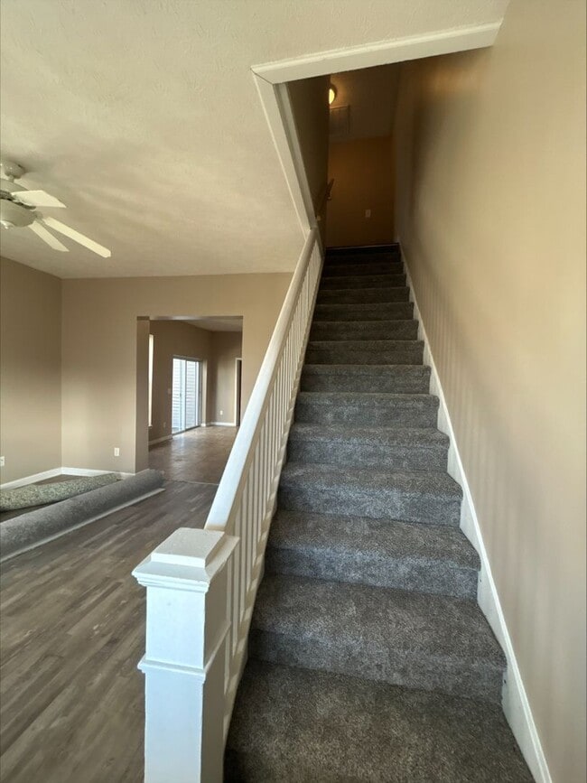 Photo - Large 3 Bedroom Townhome Available For Short-Term Lease! Brand New Flooring and Paint!