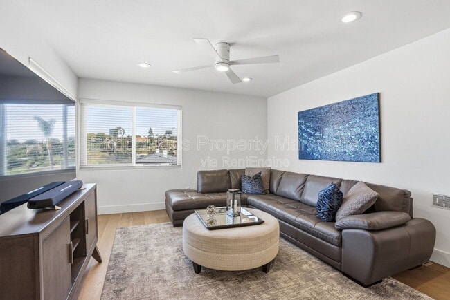 Photo - 3266 Goldfinch St