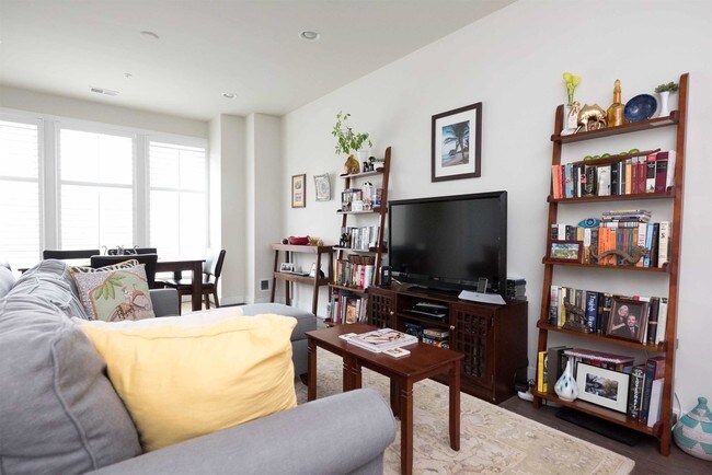 Photo - 1907 Richmond Hwy