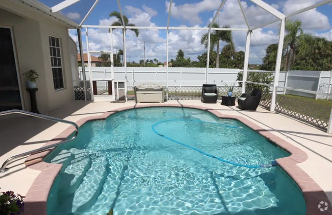 Building Photo - 711 NW 19th Ct Rental