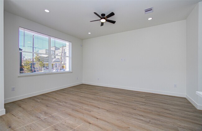 Photo - 1506 McKee St Unidad A