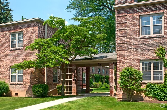 Building Photo - Stonehenge Gardens Rental