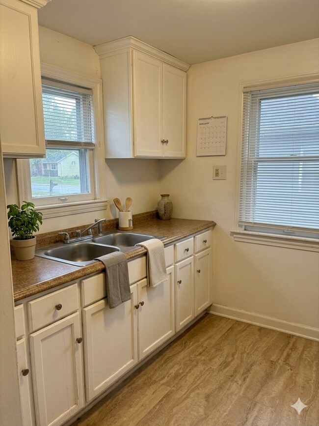 Photo - 5566 Beechwood Ave