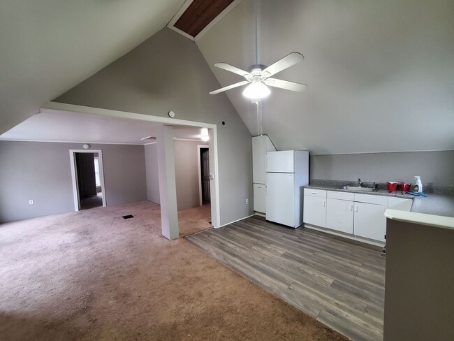 Building Photo - 8 Linwood Pl Unit 8.5 Rental