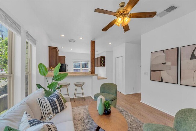 Photo - 2414 Longview St Unidad 101