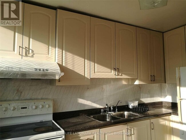 Photo - 407 Royal York Rd