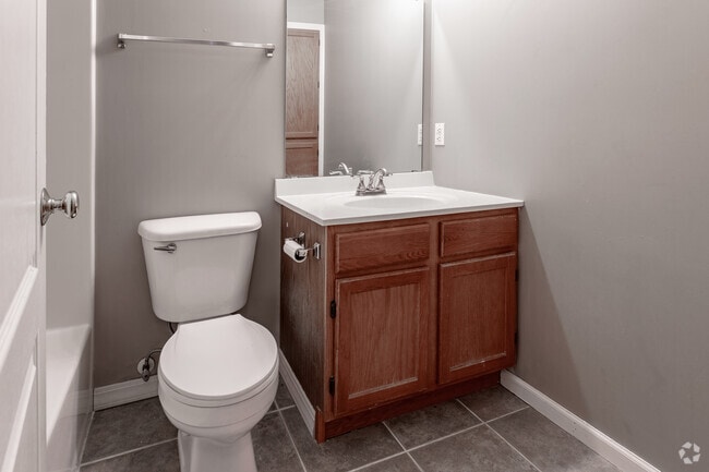 3BR, 2BA - 1,190SF - Second Bathroom