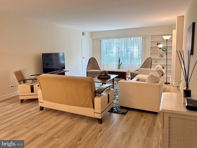 Building Photo - 7680 Tremayne Pl Unit 109