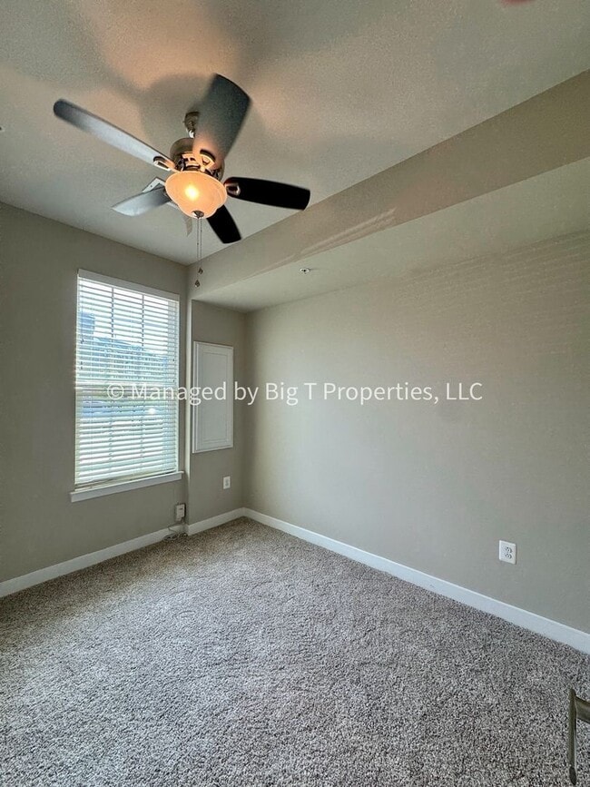 Photo - Walk to Largo Metro!