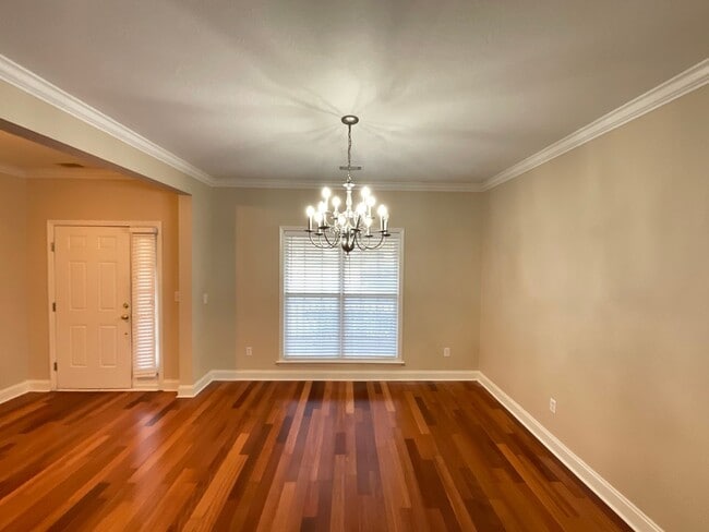 Photo - 852 Hamilton Ct