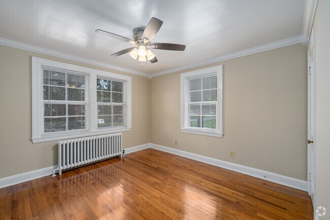 The Clifton 2BR, 1BA - 864SF - Primary Bedroom