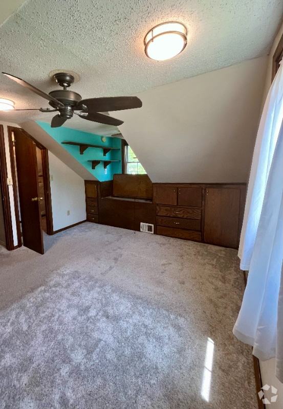 Building Photo - 5546 S Newport Ave Rental