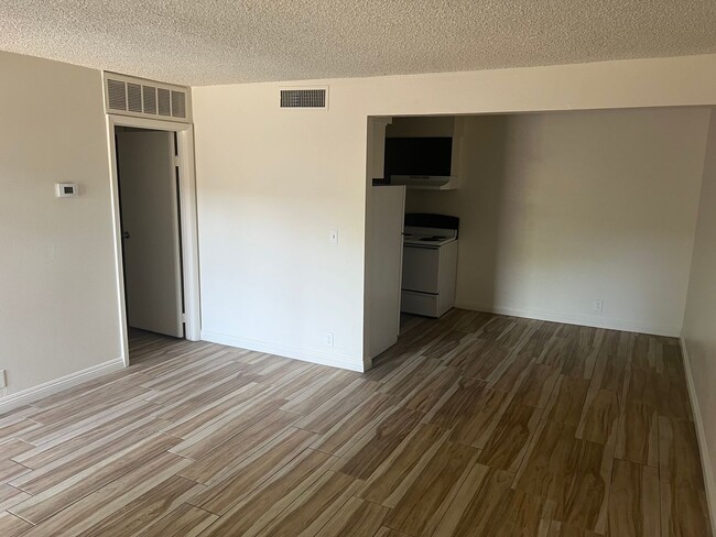 Photo - 1 Bedroom 1 Bath In Central Las Vegas