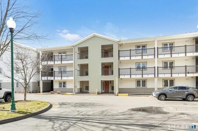 Building Photo - 3250 Fairfield Ave Unit 300