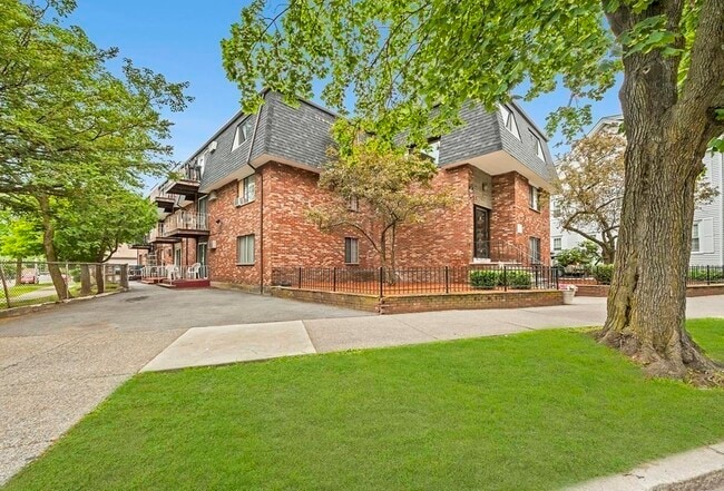 Building Photo - 55 Broad St Unit 16