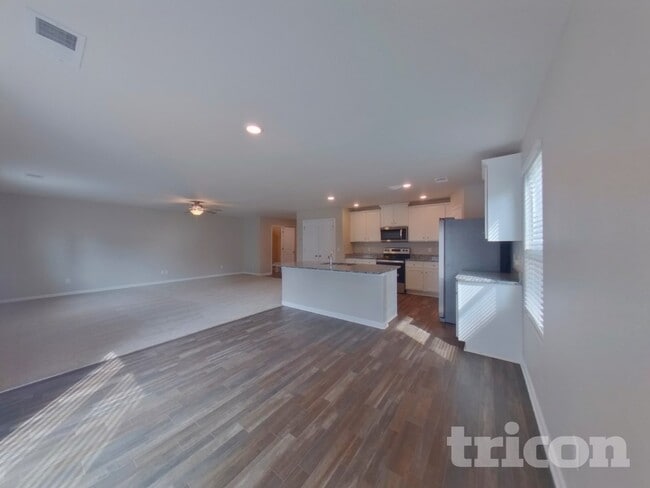 Photo - 2170 Southlea Dr