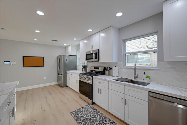 Photo - 5522 Caversham Dr