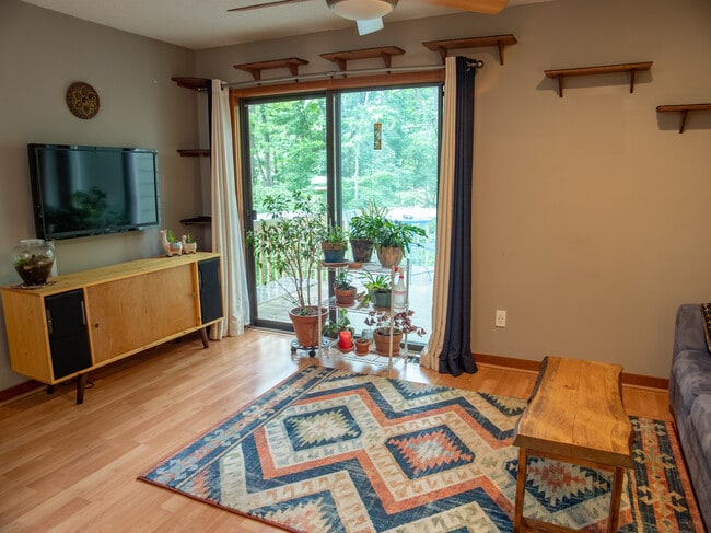 Photo - 210 Cedarwood Ln