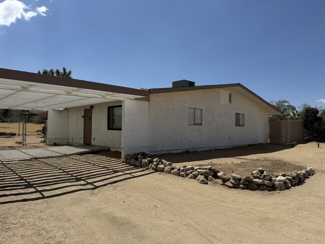 Building Photo - 7428 Lucerne Vista Ave Unit B