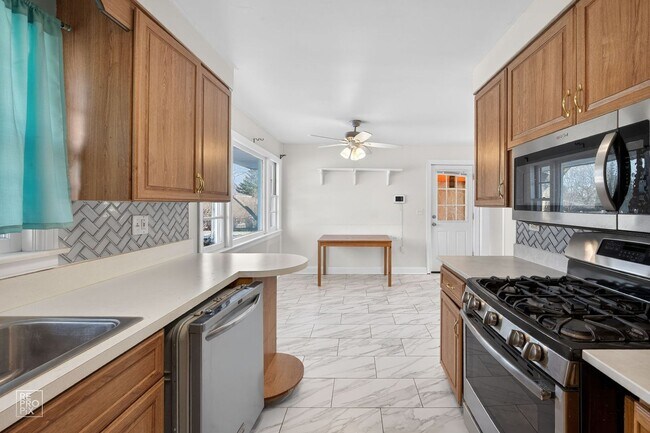 304 W Golf Rd