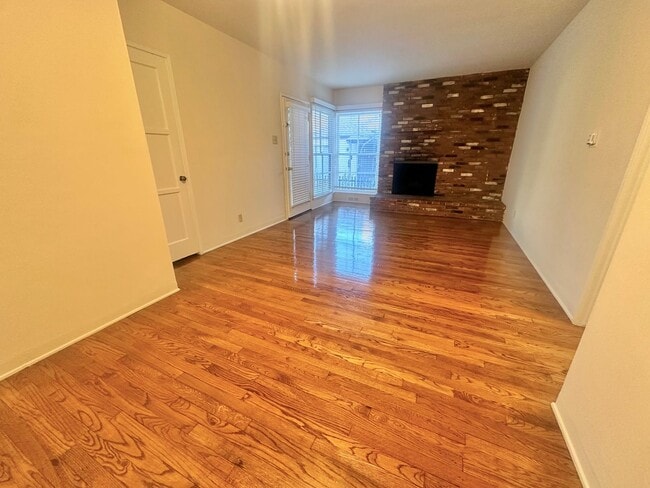 Photo - 4510-4512 E 15th Unidad 4512 E 15th St