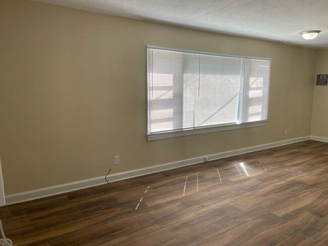 Photo - 2 bed, 1 bath located in High Point!