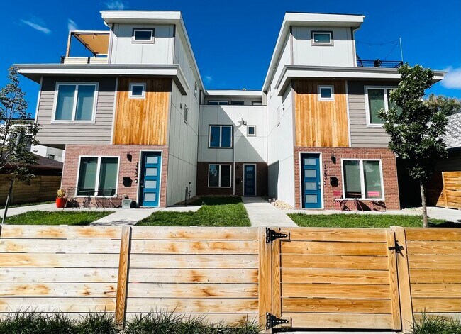 Building Photo - 3 Bed 3 1/2 Bath Townhouse in Denver's West Colfax Neighborhood