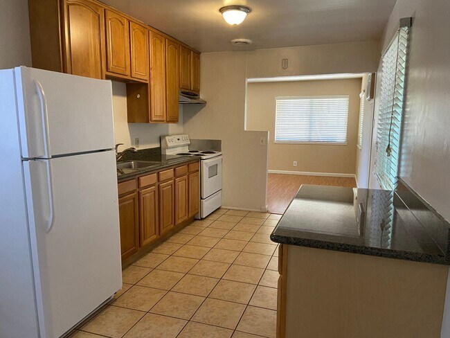 Photo - Well maintained 2 bed/1 bath unit in heart...