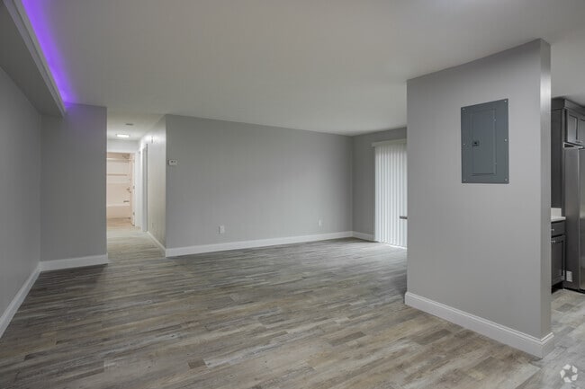 2BD, 1 BA - 950SF - TERRA – Parma Heights