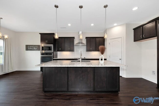 Photo - 141 Slade Thomas Dr