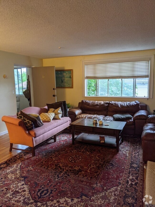Building Photo - Somerville 2 bedroom with parking for 9/1 Rental